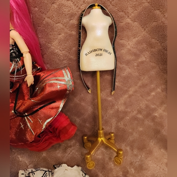 Rainbow High 2021 Jett Dawson Art of Fashion Doll w Dress, Outfit, & Accessories - Picture 2 of 13